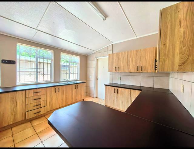 4 BEDROOM HOUSE TO LET IN SASOLBURG EXT 15